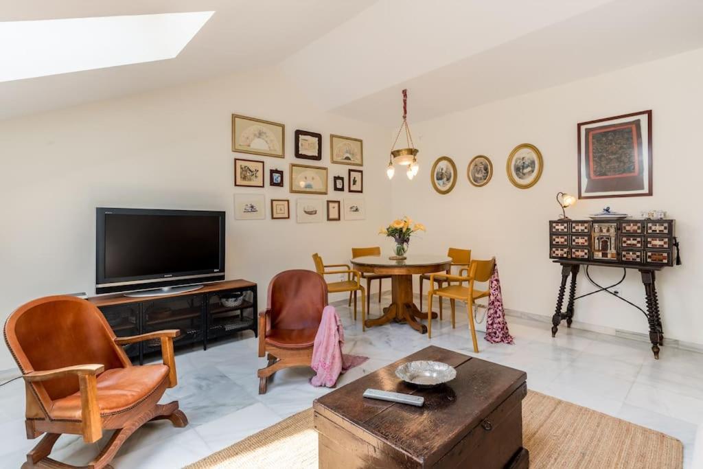 Apartamentos Rg, San Vicente 22 セビリア エクステリア 写真