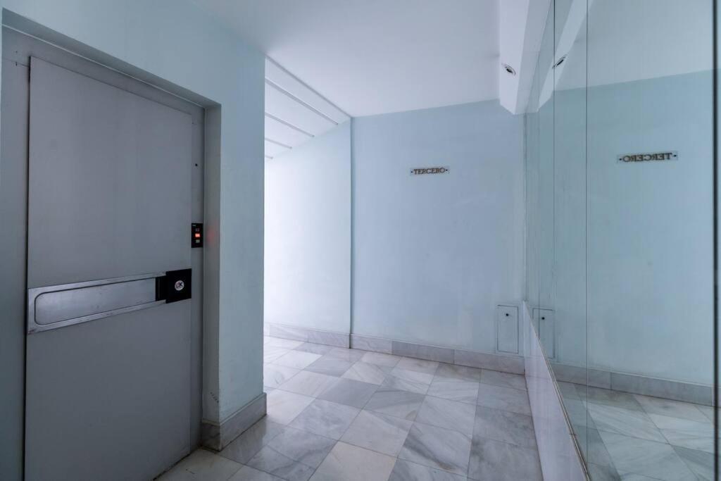 Apartamentos Rg, San Vicente 22 セビリア エクステリア 写真