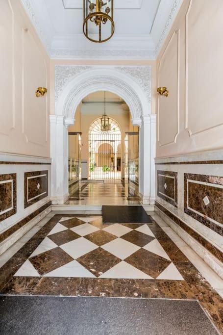 Apartamentos Rg, San Vicente 22 セビリア エクステリア 写真