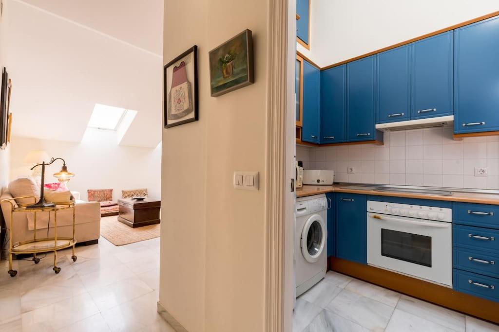 Apartamentos Rg, San Vicente 22 セビリア エクステリア 写真