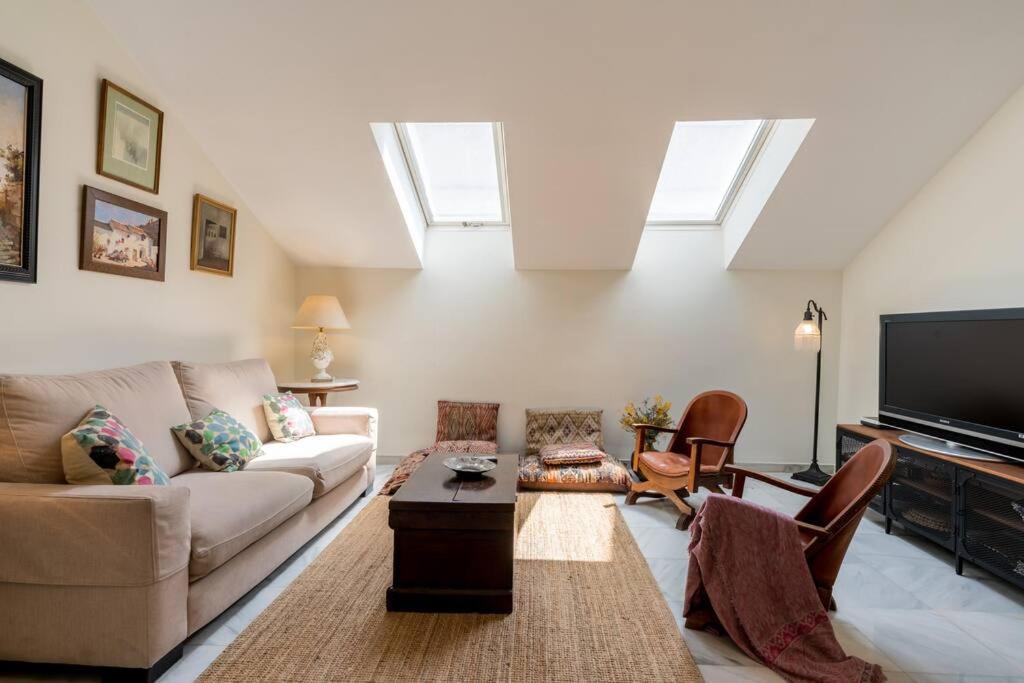 Apartamentos Rg, San Vicente 22 セビリア エクステリア 写真