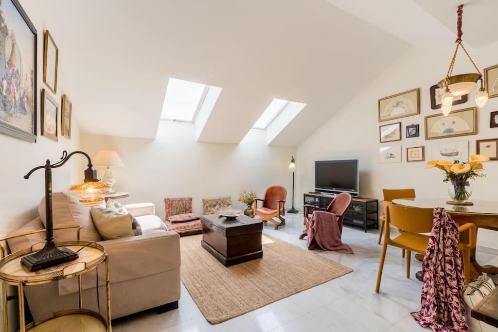 Apartamentos Rg, San Vicente 22 セビリア エクステリア 写真