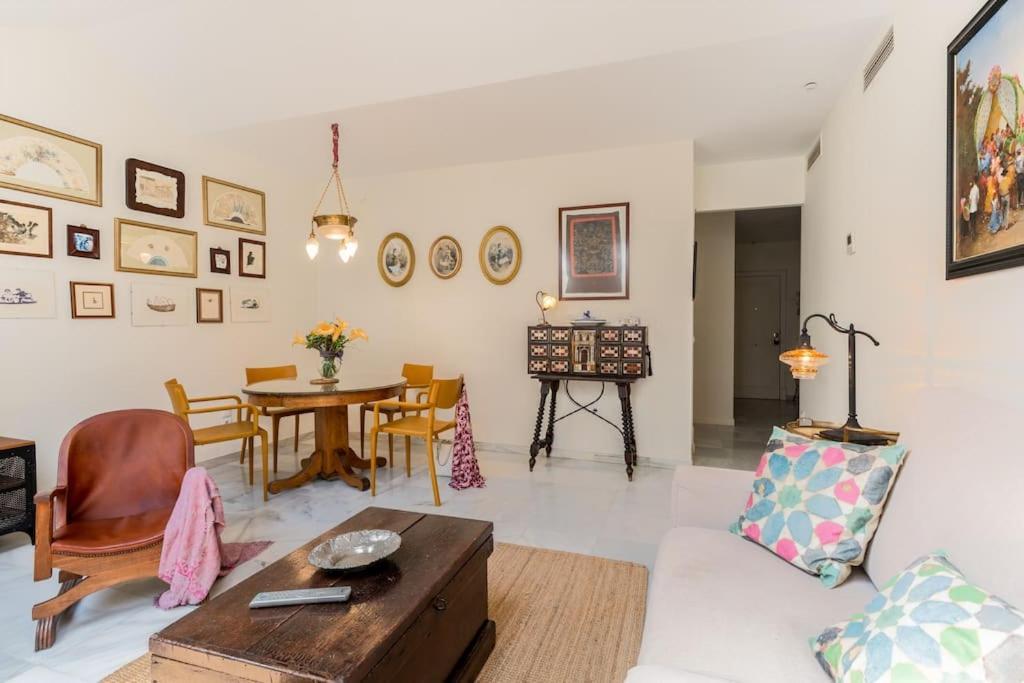 Apartamentos Rg, San Vicente 22 セビリア エクステリア 写真